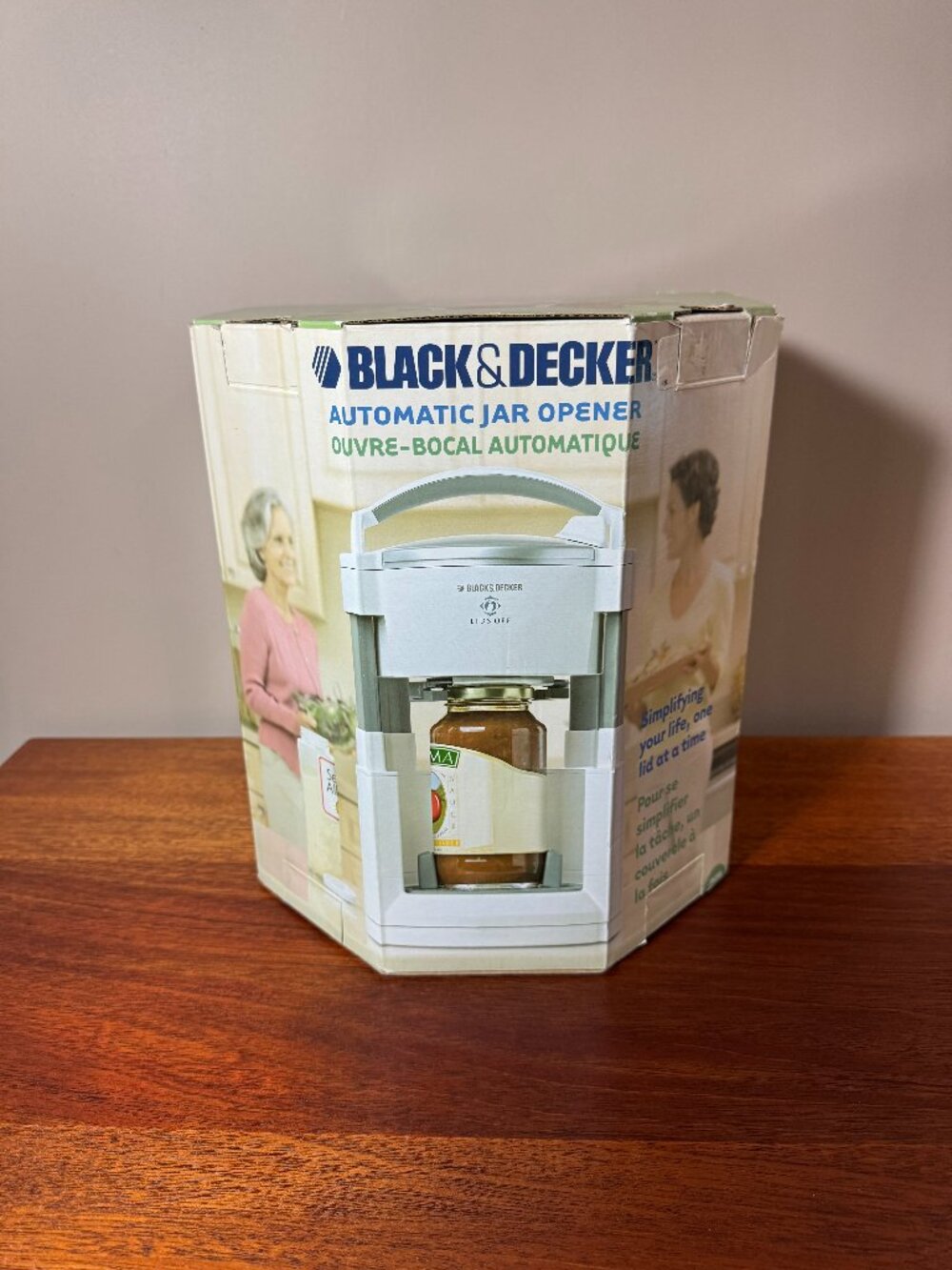 Black & Decker Lids Off Automatic Electric Jar Opener Model JW200 NEW-OPEN BOX